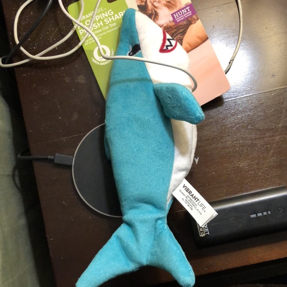 🐟HOST PICK🎣 Flopping shark Cat toy - Picture 4 of 5